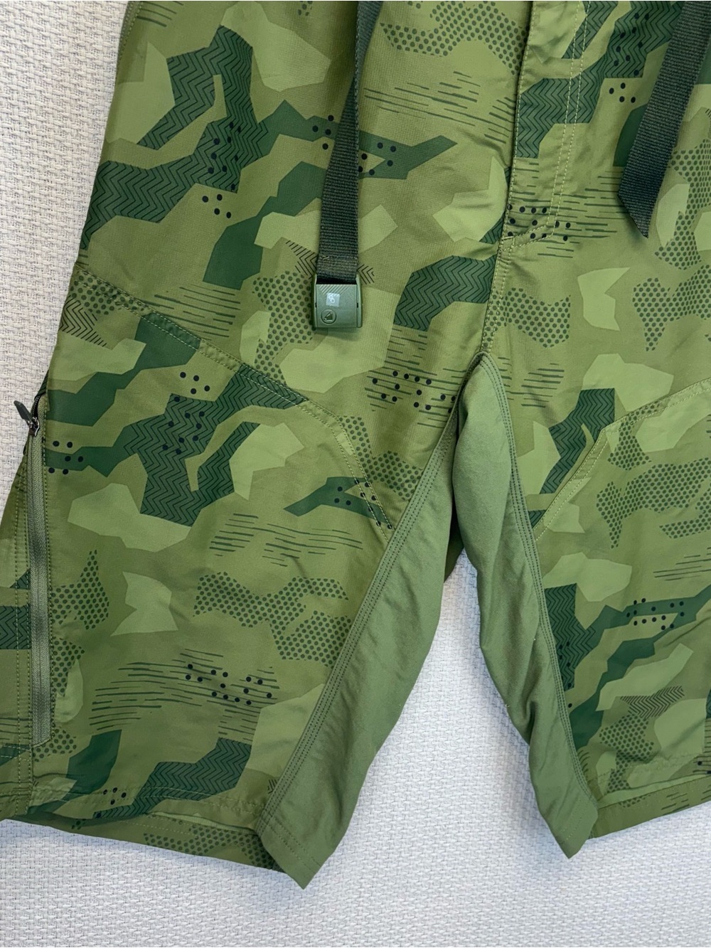 Endura Humvee Baggy Mountain Bike Shorts Mens XL Green Camo Cycling Trail EUC - Picture 3 of 8